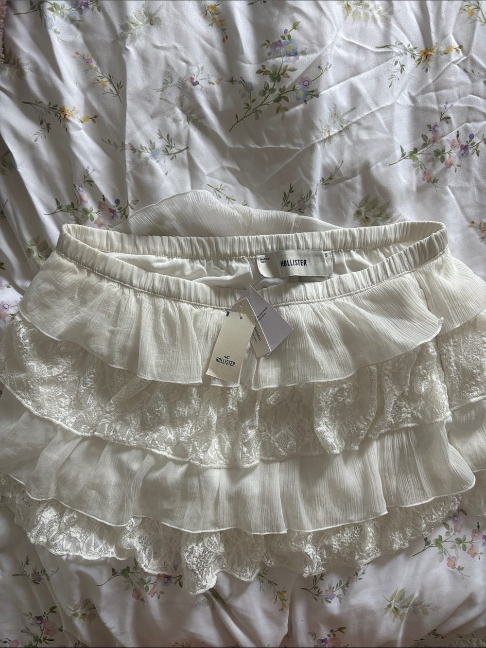 Brand new with tags Hollister Cream Tiered Ruffle Lace Mini Skirt